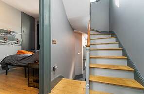 Host Stay Queens Maisonette