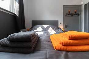 Host Stay Queens Maisonette