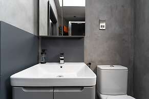 Host Stay Queens Maisonette