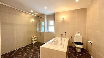 6-58 - 2 Bdr Spacious Penthouse With Shared Pool