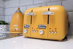 Host Stay Good Vibes at Buckingham