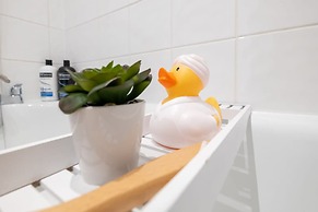 Host Stay Good Vibes at Buckingham