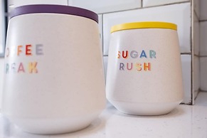 Host Stay Good Vibes at Buckingham