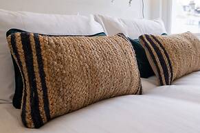 Host Stay Good Vibes at Buckingham