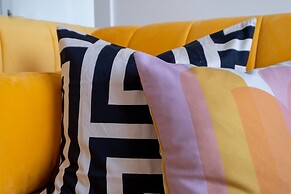 Host Stay Good Vibes at Buckingham