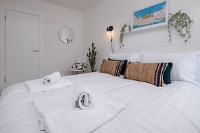 Host Stay Good Vibes at Buckingham