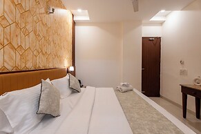 The Lodgers Hotel and Banquet Sector 38