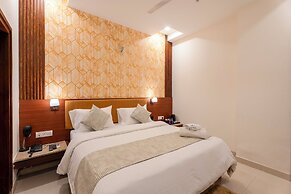 The Lodgers Hotel and Banquet Sector 38