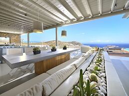 Coastal Retreat With Wellness