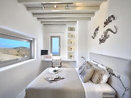 Coastal Retreat With Wellness