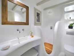 Coastal Retreat With Wellness