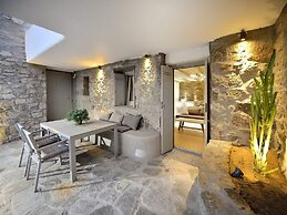 Coastal Retreat With Wellness