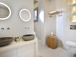 Coastal Retreat With Wellness