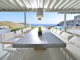 Coastal Retreat With Wellness