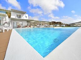 Coastal Retreat With Wellness