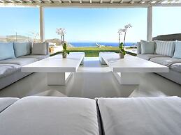 Coastal Retreat With Wellness