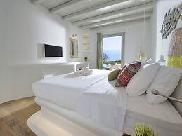 Coastal Retreat With Wellness