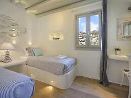 Coastal Retreat With Wellness