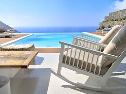 Coastal Retreat With Wellness