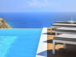 Coastal Retreat With Wellness