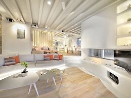 Coastal Retreat With Wellness