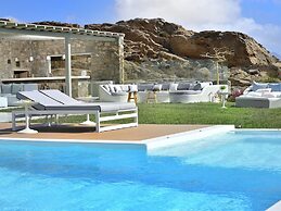 Coastal Retreat With Wellness