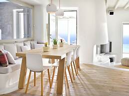 Coastal Retreat With Wellness