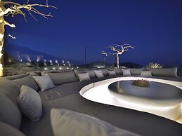 Coastal Retreat With Wellness