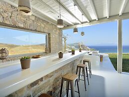 Coastal Retreat With Wellness