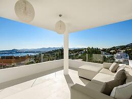 Charming Villa in Delightful Gateway