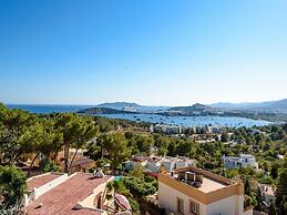 Charming Villa in Delightful Gateway