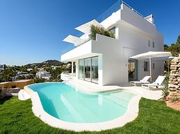 Charming Villa in Delightful Gateway