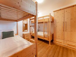 Quiet Chalet With Sauna in Konigsleiten