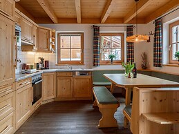 Quiet Chalet With Sauna in Konigsleiten