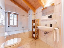 Quiet Chalet With Sauna in Konigsleiten