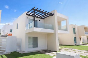 Family Home Near the Beach in Velamar