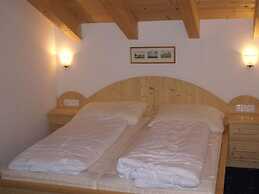 Deluxe Chalet With Pool in Konigsleiten