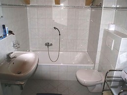 Deluxe Chalet With Pool in Konigsleiten