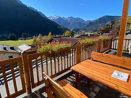 Deluxe Chalet With Pool in Konigsleiten