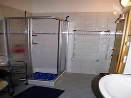 Deluxe Chalet With Pool in Konigsleiten