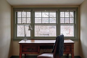 Old Ross House at Seminary Hill by Avantstay