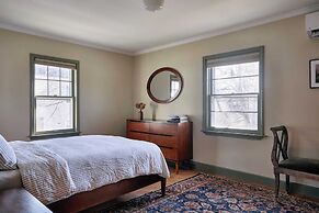 Old Ross House at Seminary Hill by Avantstay