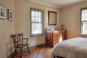 Old Ross House at Seminary Hill by Avantstay