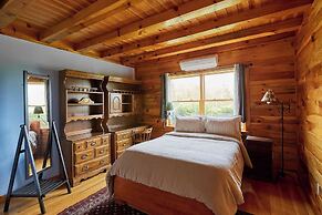 Mountain House & Cottage at Seminary Hill by Avantstay