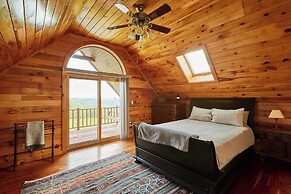 Mountain House & Cottage at Seminary Hill by Avantstay