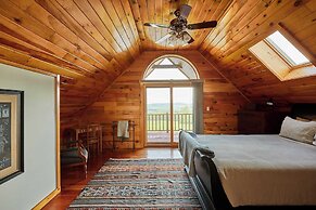 Mountain House & Cottage at Seminary Hill by Avantstay