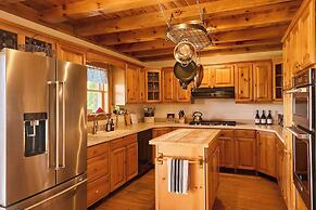 Mountain House & Cottage at Seminary Hill by Avantstay