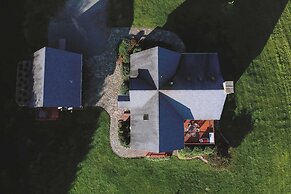 Mountain House & Cottage at Seminary Hill by Avantstay