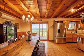 Mountain House & Cottage at Seminary Hill by Avantstay