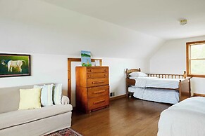 Mountain House & Cottage at Seminary Hill by Avantstay